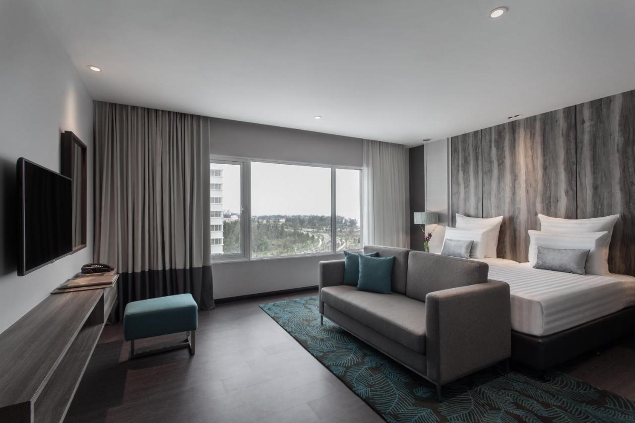 Отель Pullman Miri Waterfront Экстерьер фото Deluxe Room