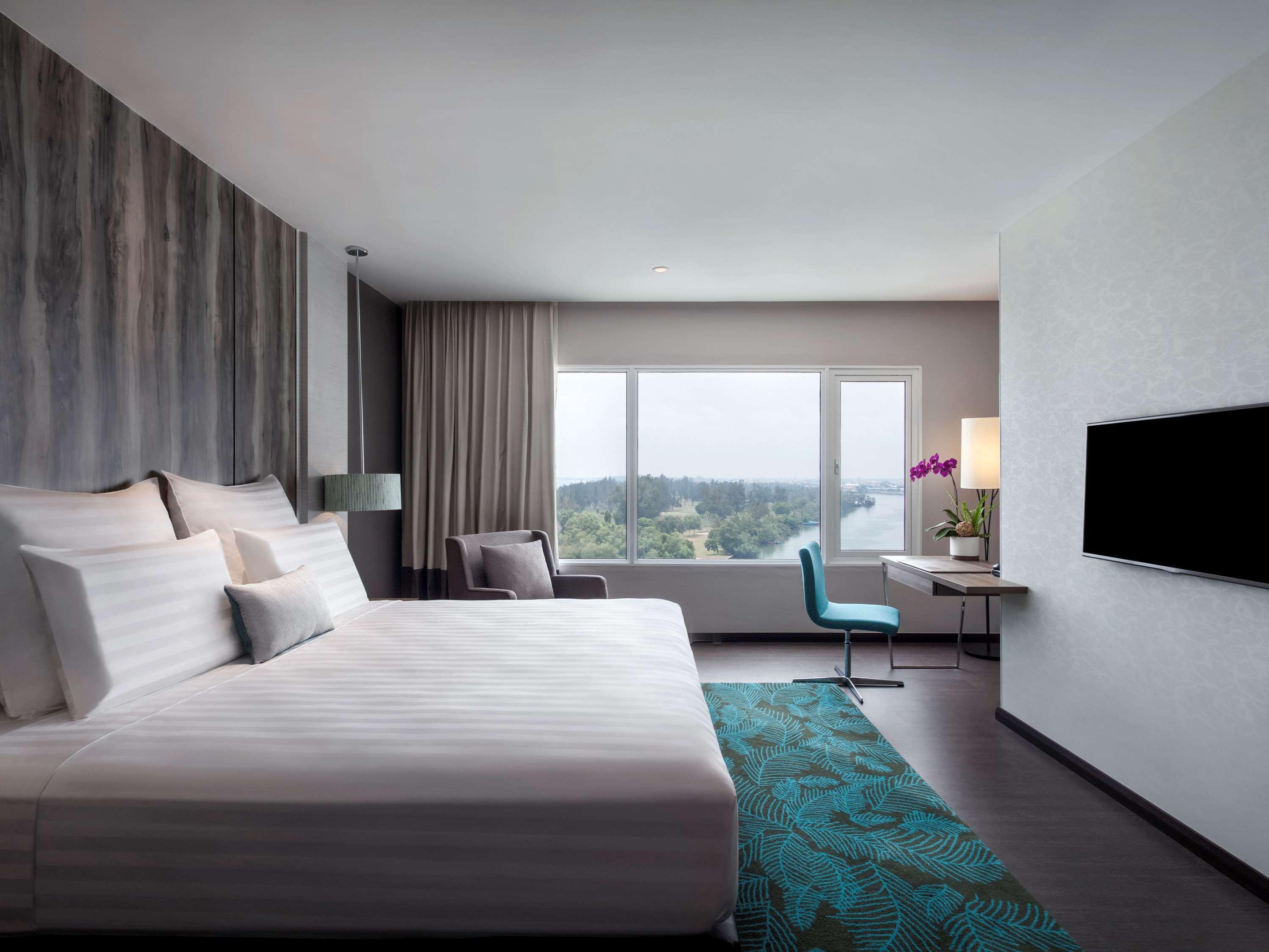 Отель Pullman Miri Waterfront Экстерьер фото Deluxe Room