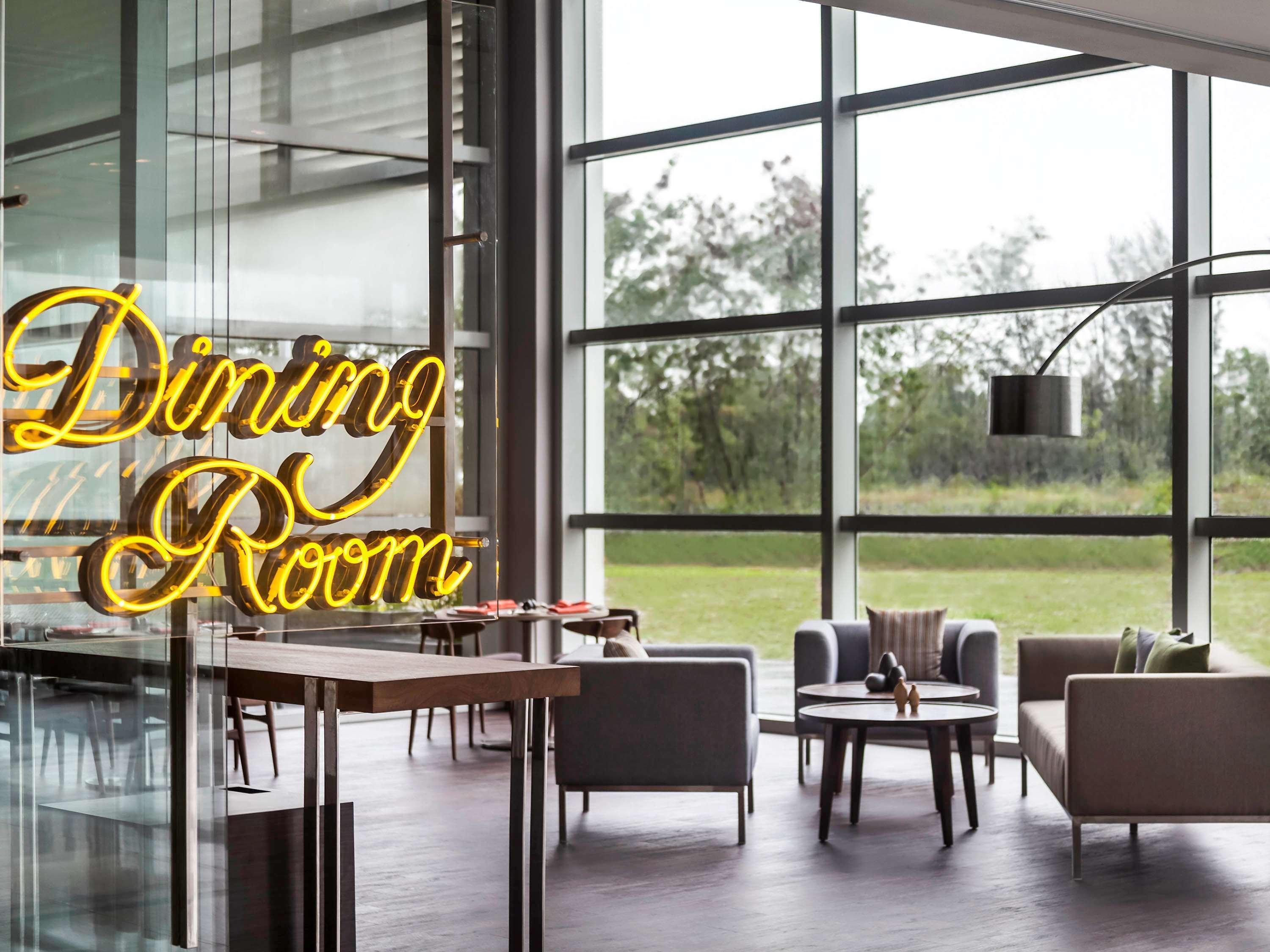 Отель Pullman Miri Waterfront Экстерьер фото Dining Room