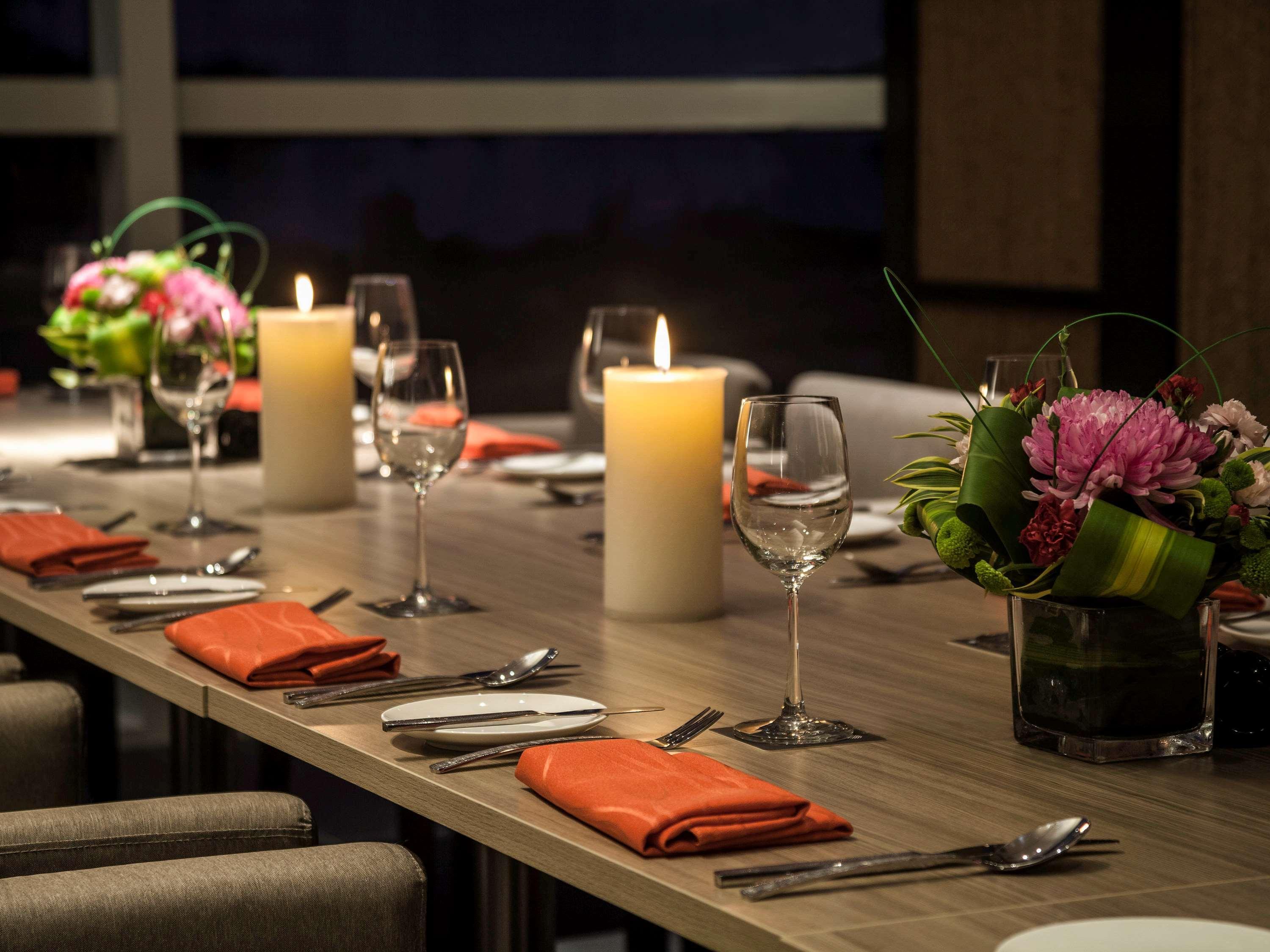 Отель Pullman Miri Waterfront Экстерьер фото A table set for a meal
