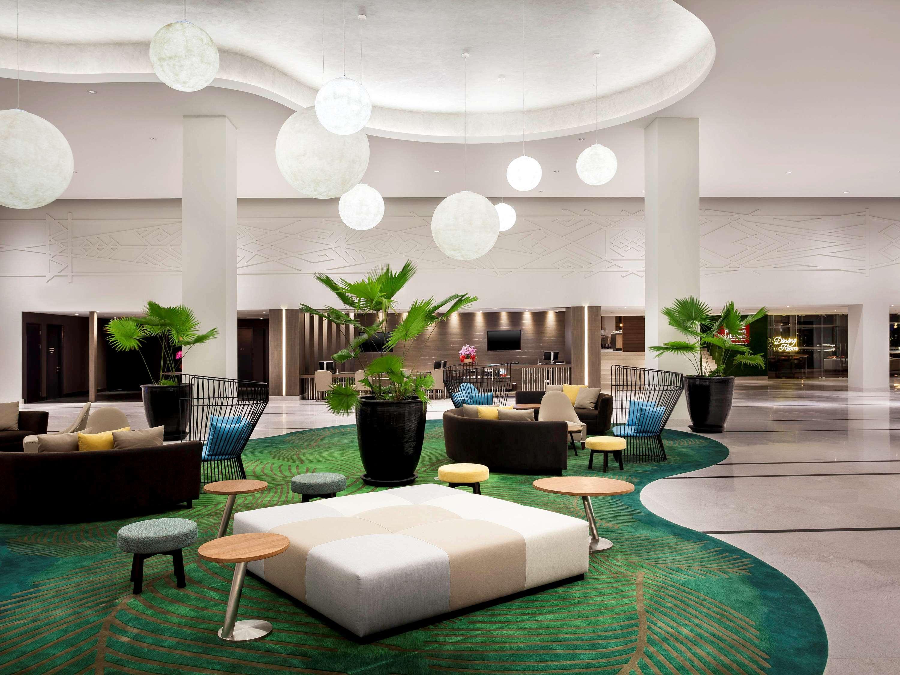 Отель Pullman Miri Waterfront Экстерьер фото Lobby