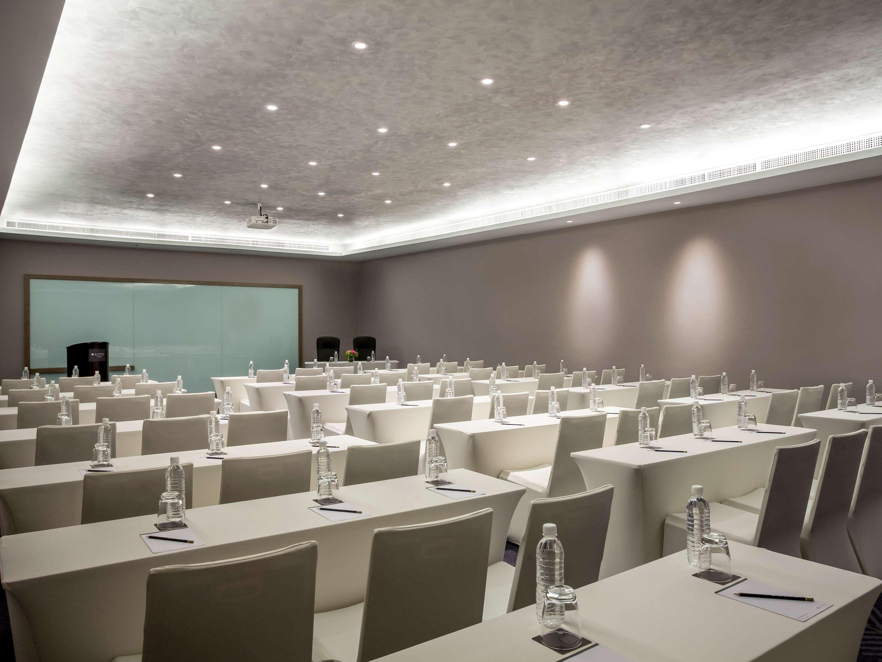 Отель Pullman Miri Waterfront Экстерьер фото Meeting room
