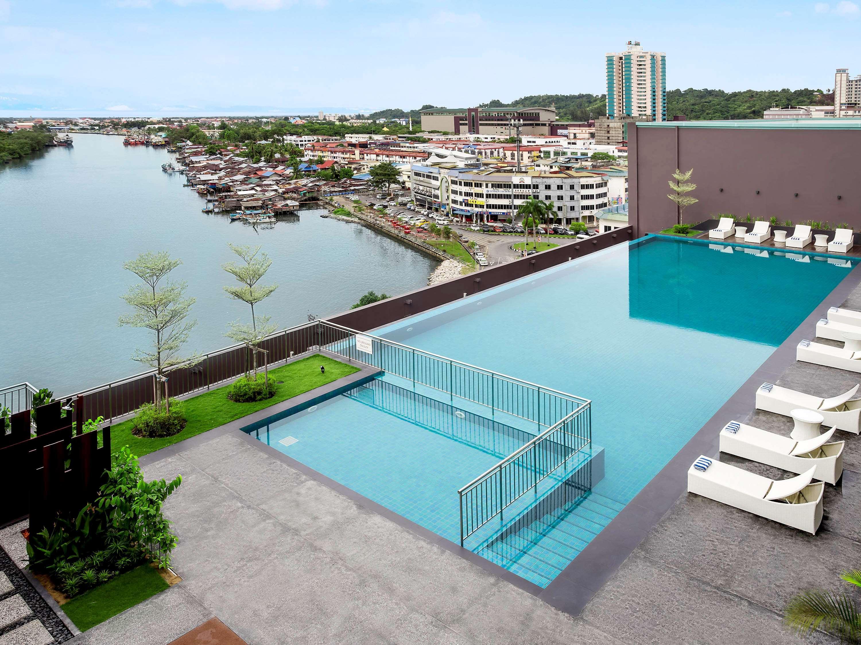 Отель Pullman Miri Waterfront Экстерьер фото Infinity pool at the top of the hotel
