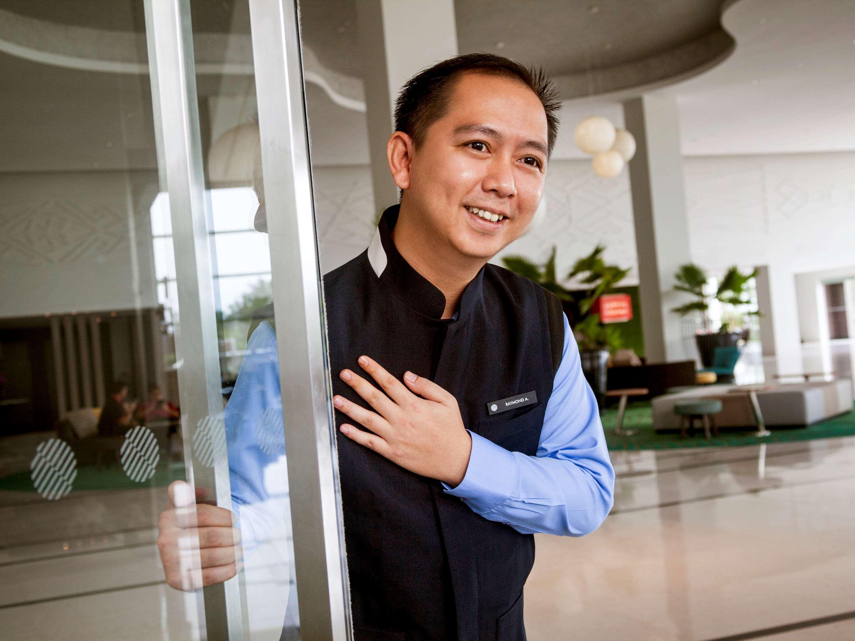 Отель Pullman Miri Waterfront Экстерьер фото A doorman at a hotel in Vietnam