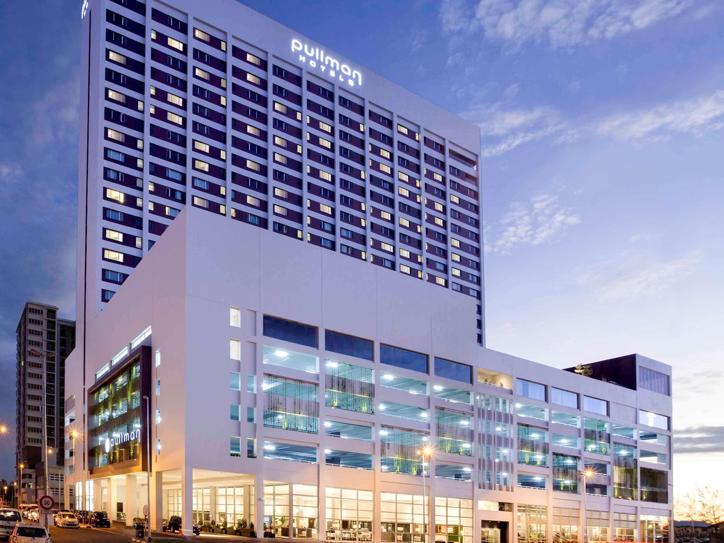 Отель Pullman Miri Waterfront Экстерьер фото Pullman Hotel, Kuala Lumpur