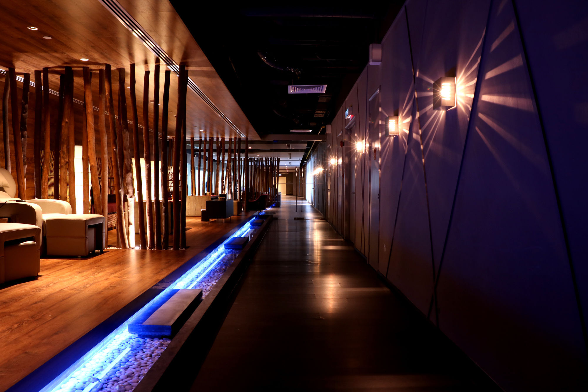 Отель Pullman Miri Waterfront Экстерьер фото The interior of the airport's VIP lounge