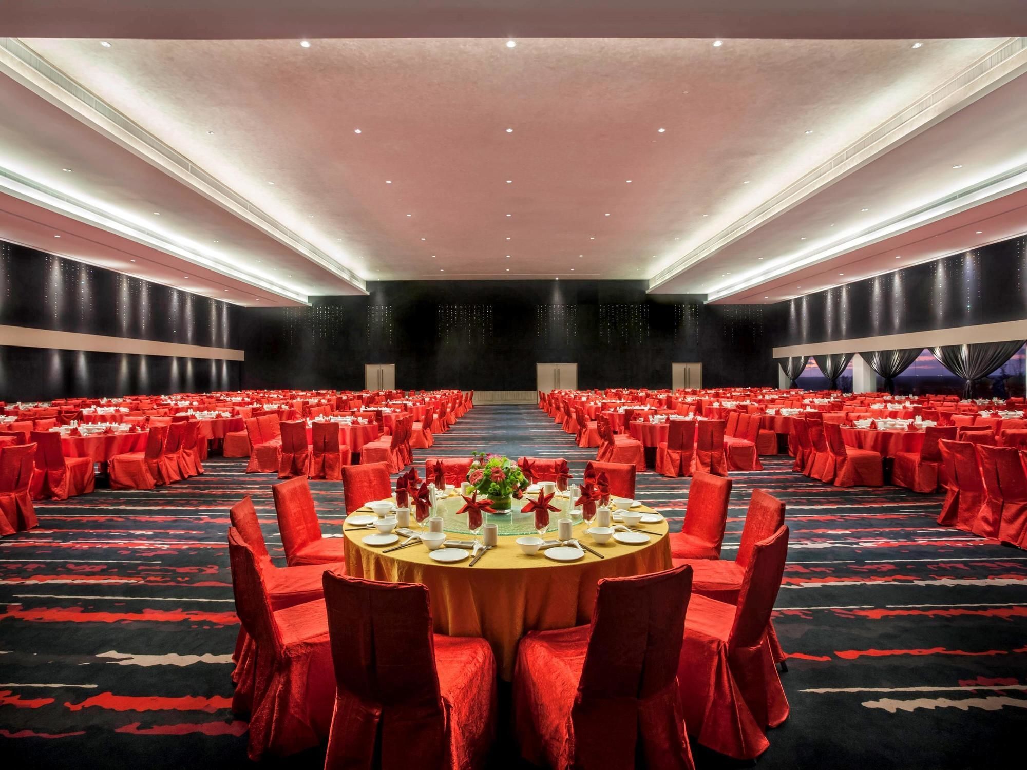 Отель Pullman Miri Waterfront Экстерьер фото The Grand Ballroom