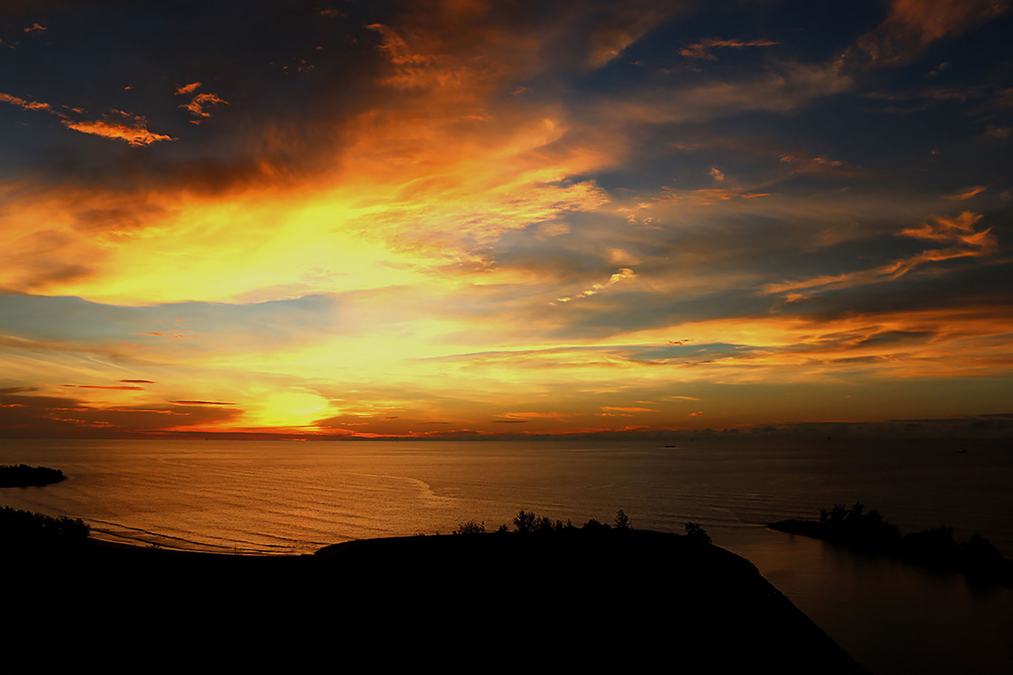 Отель Pullman Miri Waterfront Экстерьер фото Sunset at the Cape of Good Hope