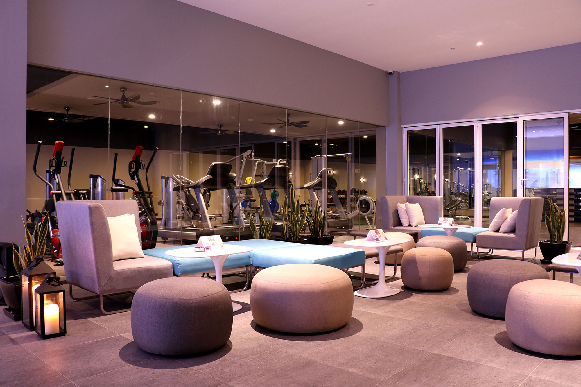 Отель Pullman Miri Waterfront Экстерьер фото The gym at the hotel