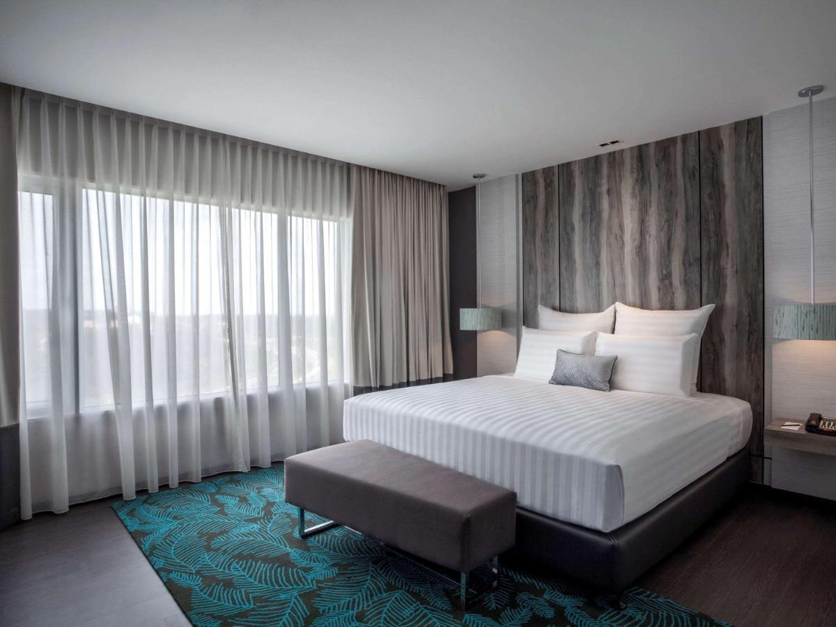 Отель Pullman Miri Waterfront Экстерьер фото A bedroom at the hotel